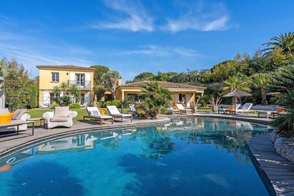 Grande Villa St-Tropez Area Avec Piscine Chauffee Gassin Exteriör bild